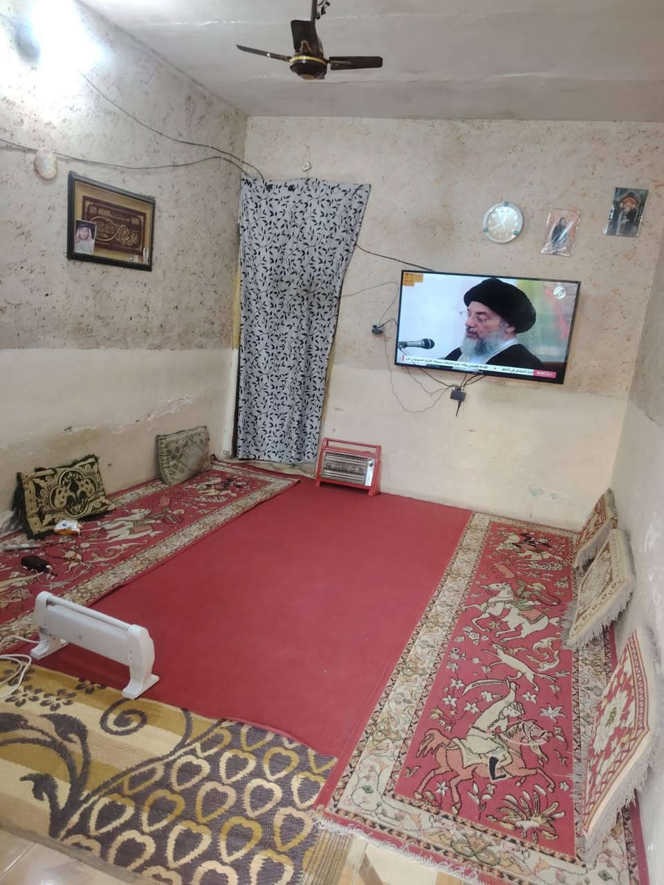 بيت لبيع مساحة 75 متر واجهية 4 ال ربع  طابق واحد عكاد السعر 130 بية مجال قليل العنوان نعيرية يم مدرسة سومر شارع عريض مربع الذهبي السعر 130 بية مجال لطبين رقم الموبايل ***********
