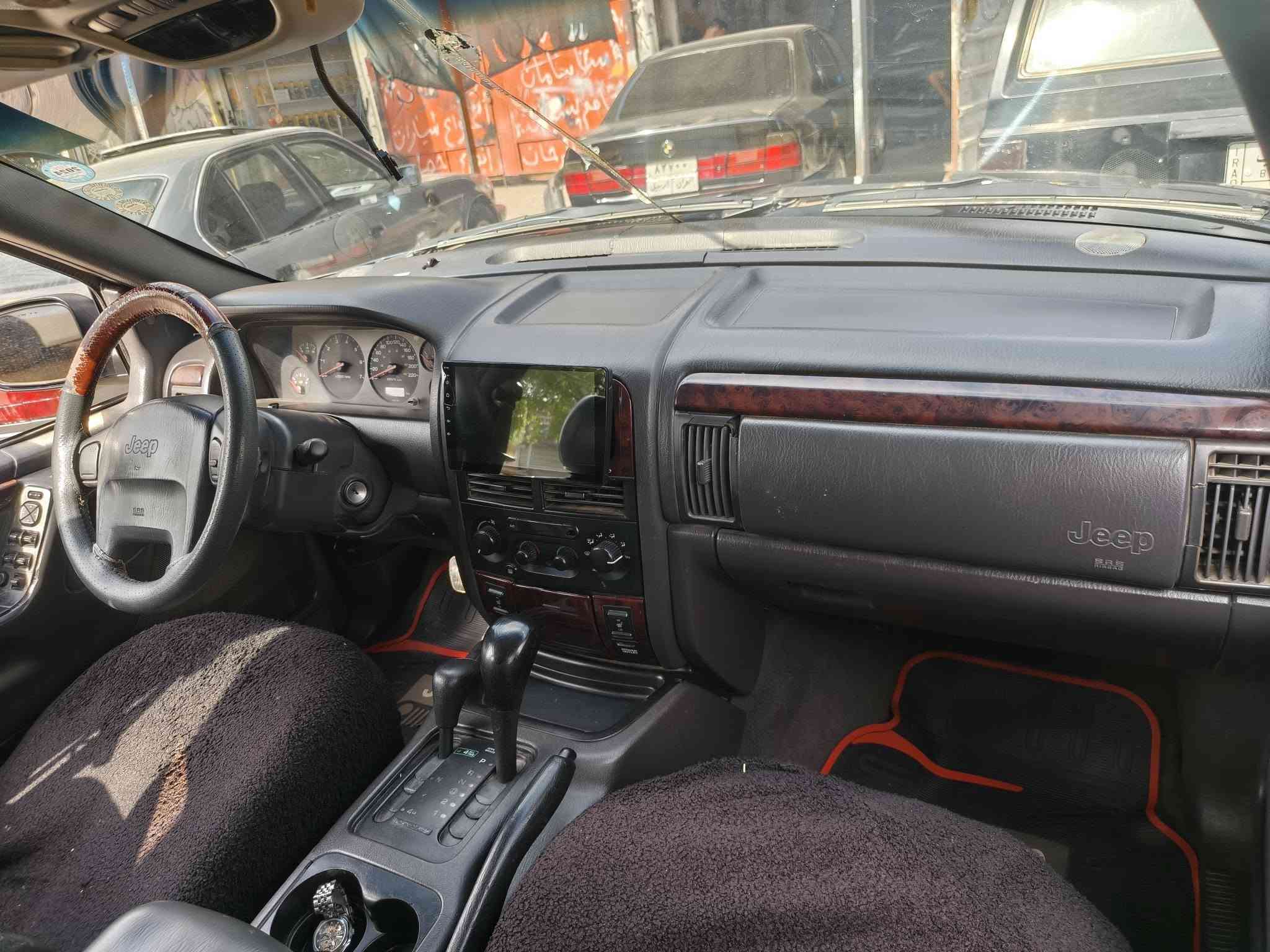 jeep GRAND CHEROKEE LIMITED2000 V8 4.7
جيب شروكي  موديل ٢٠٠٠ سيارة ٨ سلندر 
ثلاث قتع سبوغ 
تبريد كيرو محرك شرت لاسرف سيارة نضيف 
رقم سليماني  باتري جديد  كارةبايي كلة شرت شغال 
مكان سيارة بل كركوك   سعر ٥٨ معاملة 
رقم  ***********
