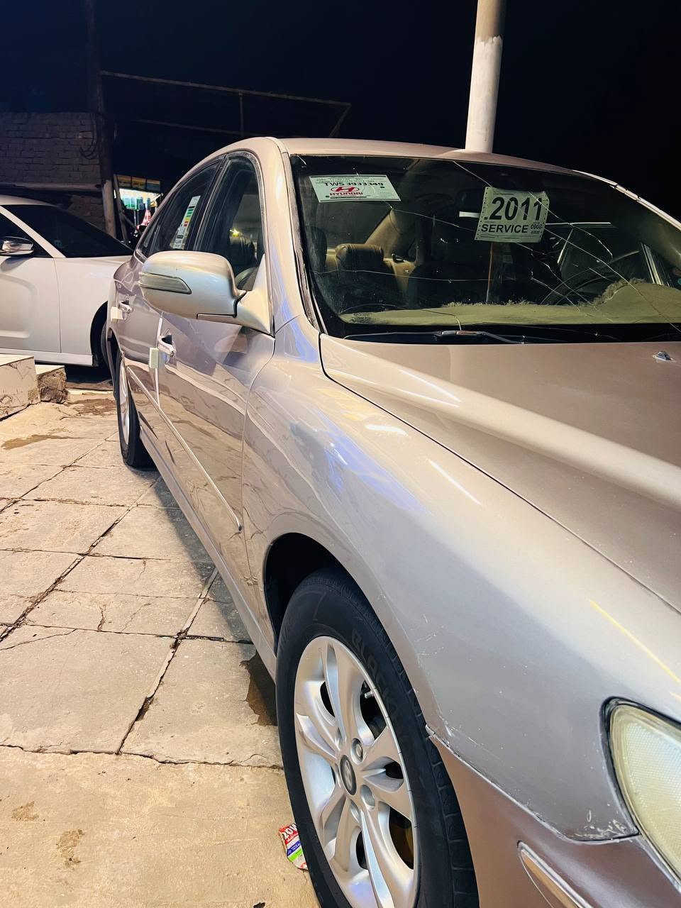 سلام عليكم
للبيع ازيرا موديل ٢٠١١ خليجي 

فول مواصفات فتحه اشاير بلمري 

محرك v6  2700  خليجي

لون سلفر  رقم بغداد تحويل مباشر 

كامره خلفيه دوار حساسات 
شاشه 
تبريد قطعتين ثلج ❄

السياره كفاله من الضربه وتبديل 

فقط صبغ دعاميات وتكحيل مكانات 

جاهزه حداده تخم تاير السياره الف ما تصرف عليه 
مكاني ناصريه قلعه سكر 
***********
***********
السعر ٩٥  وبيه مجال للشراي

امانت الله السياره احله من الصور
