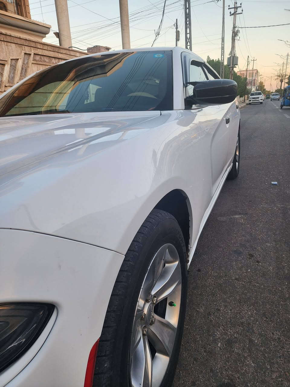 للبيع دوج تشارجرCharger
لون أبيض 🤍
الفئة: SXT
الموديل: 2015
المحرك: 3.6L V6 Pentastar
القوة: 292 حصان
الكير: أوتوماتيك 8 سرعات
الدفع:  خلفي  تو  ويل  [RWD ]
اطار : 18 إنچ
العادم: دبل
الإنارة الخلفية: LED Racetrack
شاشة Uconnect 8.4 إنچ
بلوتوث وUSB
تحكم الستيرن
مقاعد أمامية كهربائية
مقاعد أمامية مدفأة
تكييف أوتوماتيك Dual Zone
تشغيل عن بُعد Remote Start
مثبت سرعة
حساسات أمان
رقم : بغداد
باقي  المواصفات  معروفه   السياره  بأسمي   

🔧 حالة السيارة:
السيارة وارد كندي، دخلت كفالة، وبعد وصولها للعراق صار بيها حادث بسيط (شخوط)  واقتصرت الأضرار على باب وجاملغ، وتم إصلاحها. كما  مرفق في السونار 
✨ السيارة شكلها رياضي ومرتبة
📍 المكان: [ميسان العماره ]
💰 السعر:  [ 178  وبيها مجال ]
📞 للاستفسار: [***********]
