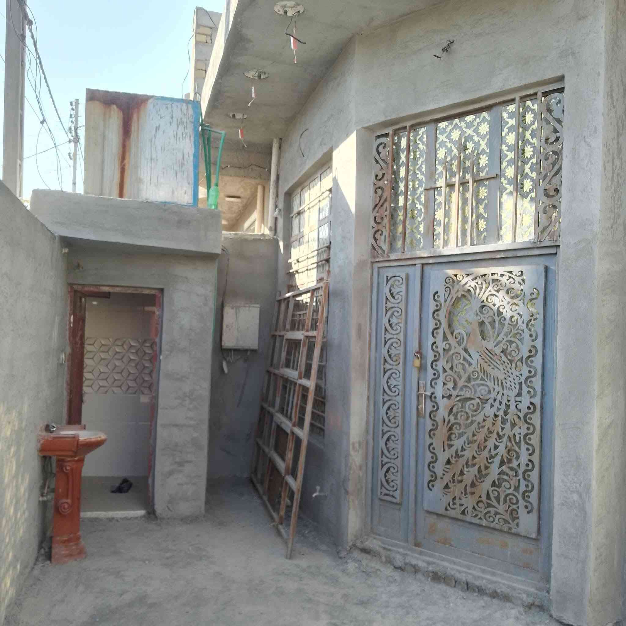 🔥 فرصة استثمارية استثنائية | بيع مستعجل 🔥
​✨ منزل للبيع في أرقى المناطق الحيوية ✨
​📍 الموقع: حي الجولان الثانية – قرب مول البركة
📜 السند: طابو زراعي مضمون
​📐 المواصفات والتفاصيل:
​المساحة الكلية: 200 متر مربع
​الواجهة: 10 متر
​النزال: 20 متر
​🏡 التصميم الداخلي:
​غرفة نوم واسعة 🛏️
​صالة كبيرة + استقبال فخم 🛋️
​مطبخ حديث 🍳
​حمام ومرافق صحية كاملة 🧼
​مناور لتهوية وإضاءة ممتازة ☀️
​💰 السعر: 45 مليون (وقابل للتفاوض للجادين)
​📞 للتواصل والاستفسار (اتصال أو واتساب):
📱 ***********
​📋 خدماتنا العقارية:
إذا كان لديك عقار ترغب بعرضه للبيع، أو تتطلع لشراء عقار جديد، يُسعدنا خدمتكم وتواصلكم معنا دائماً.
​🌹 لا تنسَ متابعة الصفحة ليصلك كل جديد في عالم العقارات!
