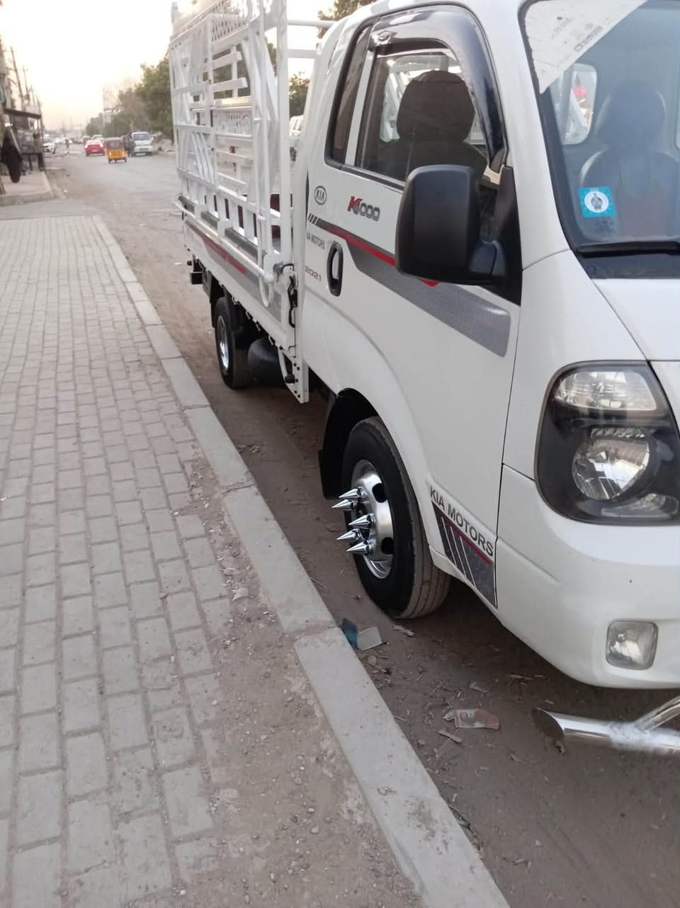 كيه فحل 4000 مفتوح موديل 14  رقم بغداد ألماني مشروع وطني سنويه لل27 مكفوله من ضربه وال صبغ كير محرك شاصي رقم شاصي قواطي مكفولات محور تانكي ابول100 لتر محور تاير 14 ستد 27 محجر تفصال تخم تاير كامله وجاهزه السعر 125 مكان السياره بغداد الدوره***********
