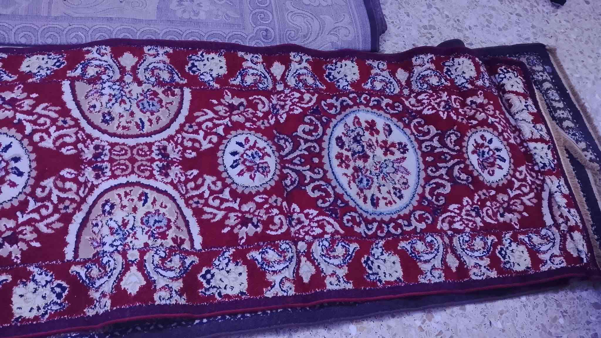 السلام عليكم، يوجد لدينا مجموعة من السجاد والمدادات للبيع بحالة ممتازة ونظيفة:
طقم مدادات (لون بني وبيج): عدد 4 قطع، نقشة كلاسيكية أنيقة.
  
مدادات / ممرات (لون أحمر وماروني): نقشات مشجرة ممتازة.
  
سجاد كبار (زولية): أشكال ونقشات مختلفة (ماروني وبني) بحالة جيدة جداً.
  
العنوان / المكان:  - السلاميات.

للاستفسار والسعر. بسعر رخيص ومناسب     والتواصل (واتساب أو اتصال): ***********
