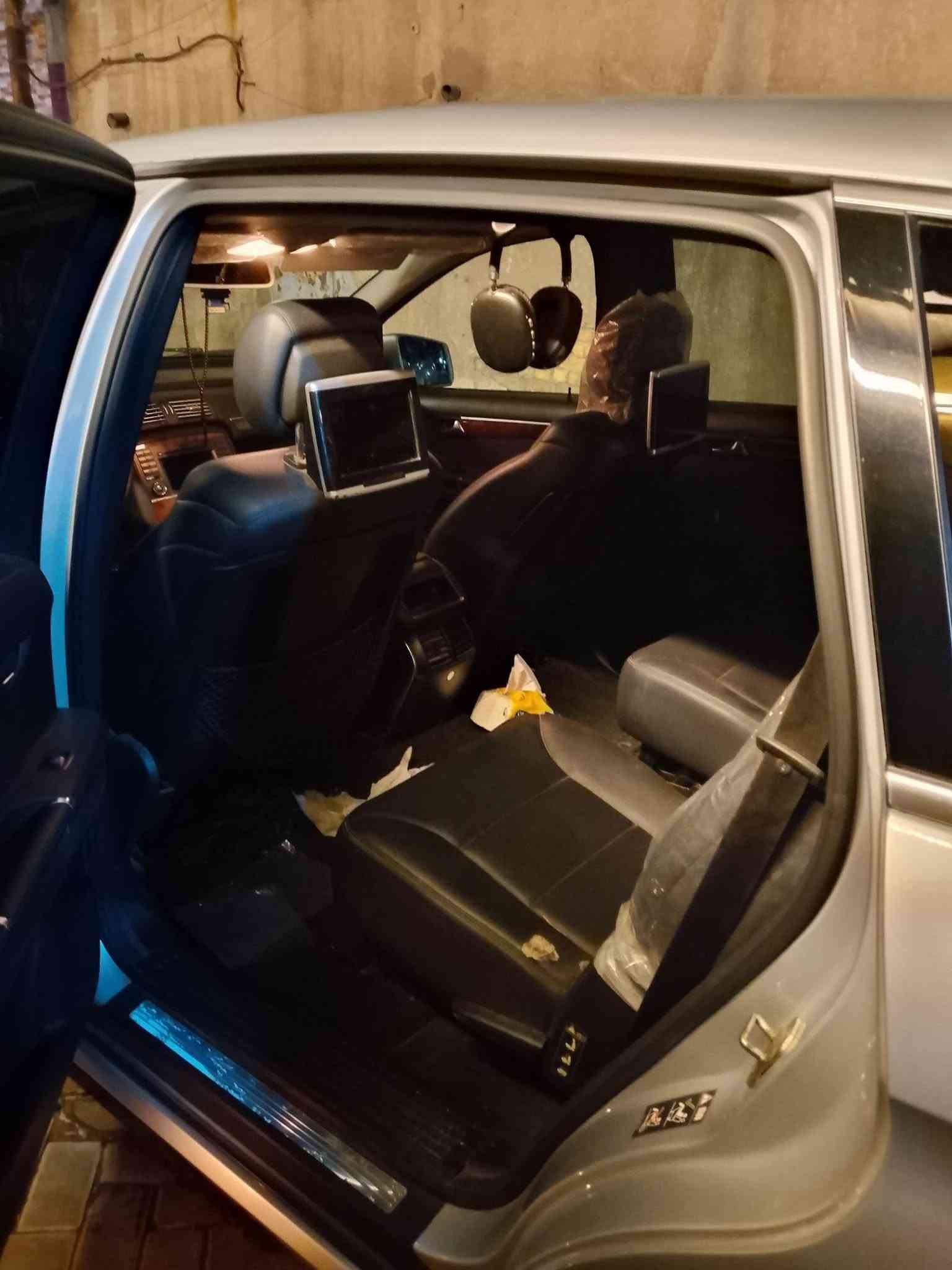 مارسدس موديل 2013 R350
جديد بدون كص كفاله من كلشي 
فور ويل 
7راكب جديد 

بيع فقط 

العنوان بغداد مدينة صدر 
***********
