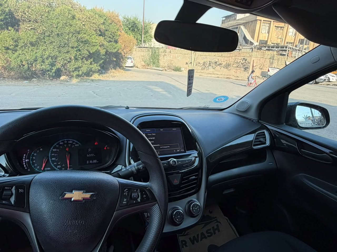 🚘 للبيع شفروليه سبارك 2021 – LT

▪️ اللون: أسود
▪️ الاستيراد: شخصي
▪️ الممشى: 31,638 ميل (حوالي 31 ونص)
▪️ القير: ممتاز
▪️ المحرك: ممتاز
▪️ التبريد: ممتاز جداً ❄️
▪️ الاستخدام: بيت، السيارة نظيفة جداً
▪️ المواصفات: LT – مواصفات سنوية
▪️ السنوية: جديدة وباسمي
▪️ التحويل: تحويل ثاني، باليوم الثاني من السنوية

🔧 ملاحظات الحادث موضحة بالفيديو بكل شفافية:

* الجاملغ مبدل بنفس اللون
* طرف البنيـد مصلح ومصبوغ
* الإيرباكات طاكة ومرجعة بدون سيستم
* كل التفاصيل موضحة بالفيديو

💰 السعر: 75$
والسعر مناسب جداً وبها مجال بسيط.

📍 الموقع: بغداد – الحارثية

📞 للاستفسار:
***********

السيارة استخدام شخصي وبيت، نظيفة وحالتها واضحة بالفيديو.
