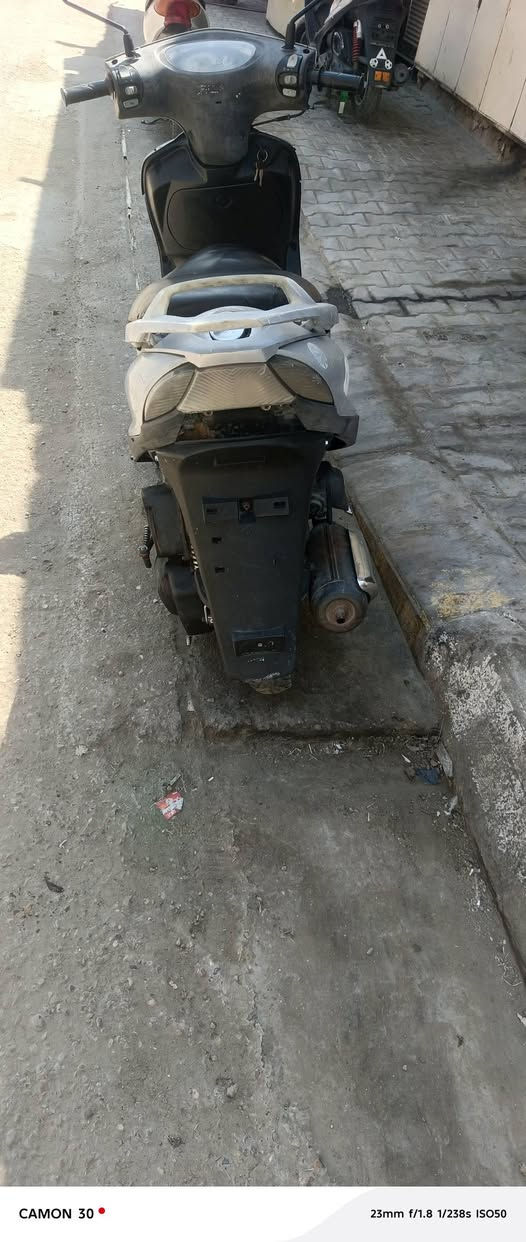ماكس ١٤٠ ياباني دراجه كامله وكله شغاله سلف وهندر وكفر ومحرك بلادي ختم واحد وبسعر ٣٠٠ وبيه مجال حك الجيه ديالى بعقوبه ***********
