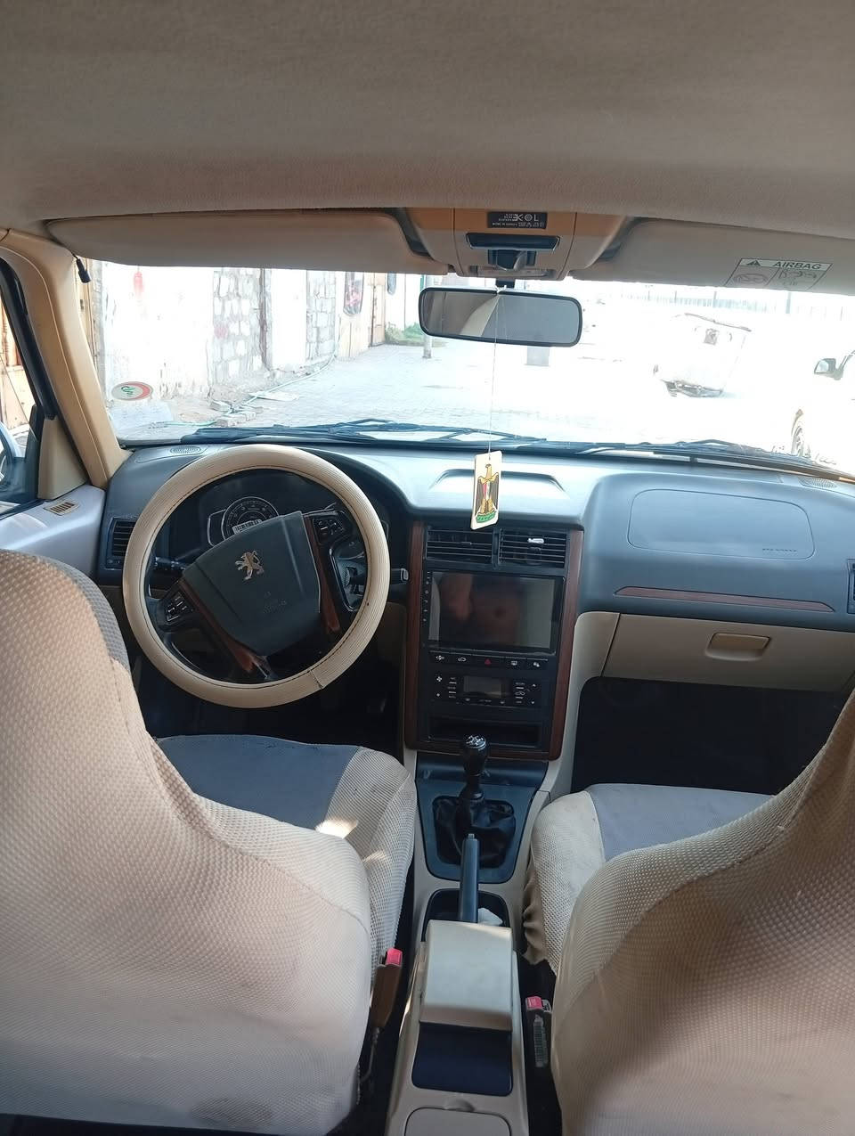 سلام عليكم
بيجو بارص لبيع 

2018

رقم ذي قار موجوده سياره بل بصره

سياره نضيفه دواخل محرك كير تبريد كهربائيات شغاله 

بيها جاملق خلفي حادث بصيط ومصلح ومشط سياره غير هذن مابيها ترايها حلو وين ميعجبك اطلع بيها ونصبتها حلوه سياره مال بيت 

سعر 48وبيها مجال بصيط وشراي يدلل راعيها يريد تحويل 

*********** الي حاب يتصل بي وتساب
