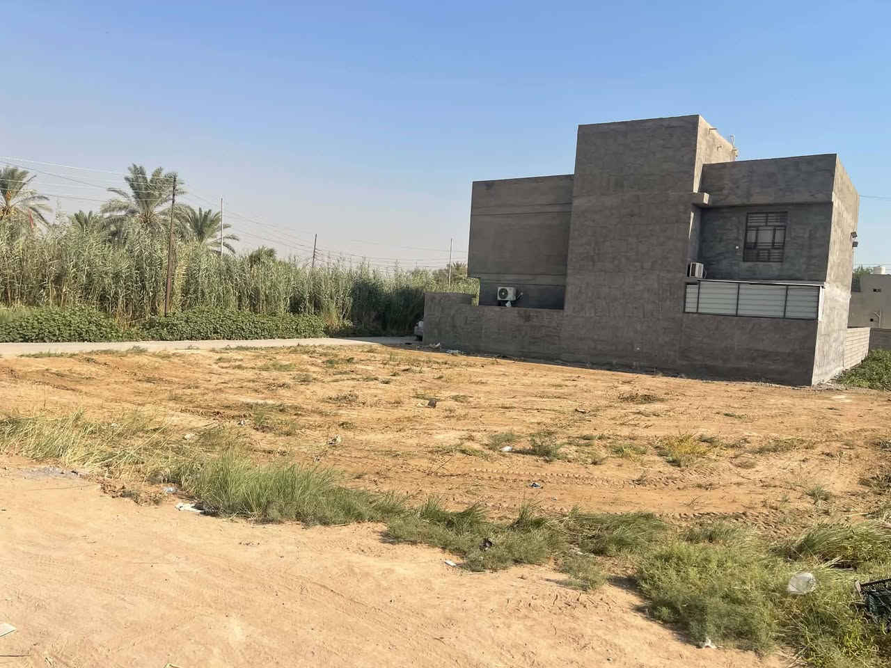 السلام عليكم ورحمة الله وبركاتة
قطعة ركن على شارعين سند 25

ماء كهرباء مجاري تبليط واصلها 

مساحتها 450متر 

المكان الجعاره 

حي المنتظر عج

تبعد عن بسماية 5دقايق بسعر مناسب 

للتواصل 

***********
