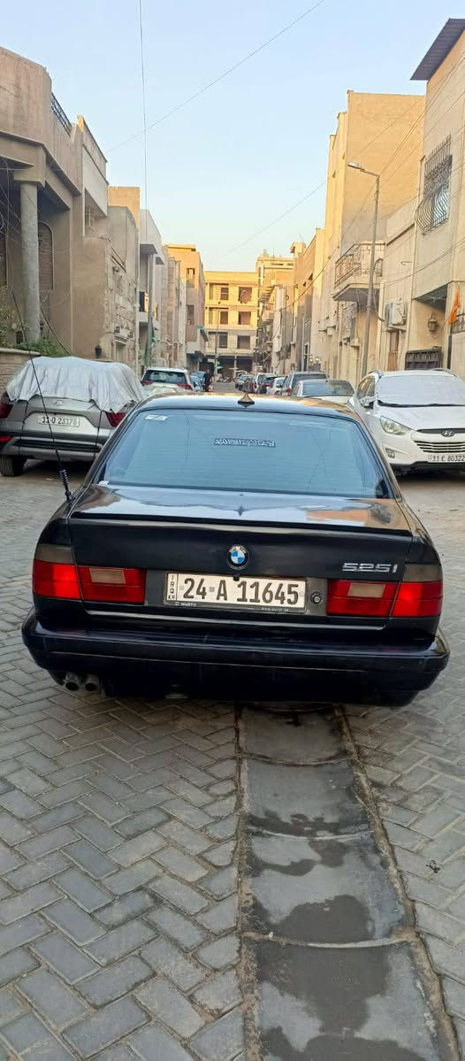 السلام عليكم اخوان بيئم دبليو
525 
تبريد ثلج 
مكينه وكير شرط 
اترايك المكه 
بيه ضربه بالجاملغ الخلفي بس امصلحه وبسيطه
تخم تاير جديد 
4 جام كهرباء 
اسلايت 
السياره بالحقيقه احله من الصور 
رقم دهوك
هزه جديده 
تحويل ثاني يوم اني اروح وياك انته وصاحبه تستلم سنويه
سياره جداً حلوه
داخله جديد 
السياره يمي 
السعر 55 وبيه مجال للشراي 
ليريده يتواصل ويايه 
رقمي موجود +9647755385634
تحياتي للجميع اخوكم مصطفى الجنابي @الجميع
