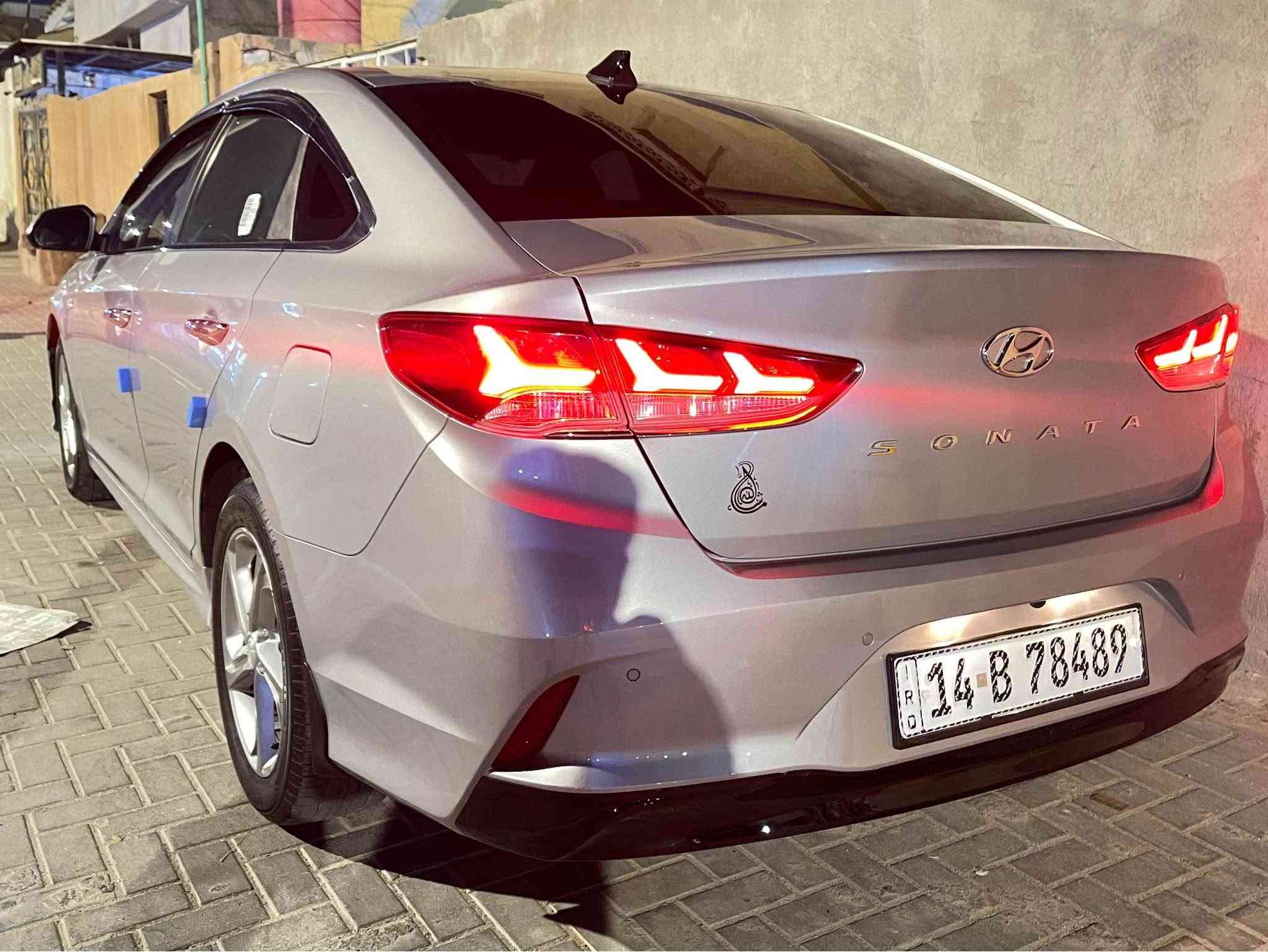 هونداي سوناتا كوري رقم بصره موديل 2023 اصل 
 كوريه بيها رش كوريا قطعتين سيارة جديده كلش

مكينه 2000 بانزين 
سايد بريك بصمه
اوتو هولد توقف ذاتي 
رادار امامي 
رادار تحديد مسار
شاشه وً كاميرا 
كاميرا بلاديه تسجيل الطريق
لدات امامي و خلفي
وبعد بيها هواي موصفات 
فول سيارة بلكوري ما عدا بصمه 
ماشيه 18 الفً
سعر 170 $
*********** البصرة, العراق
