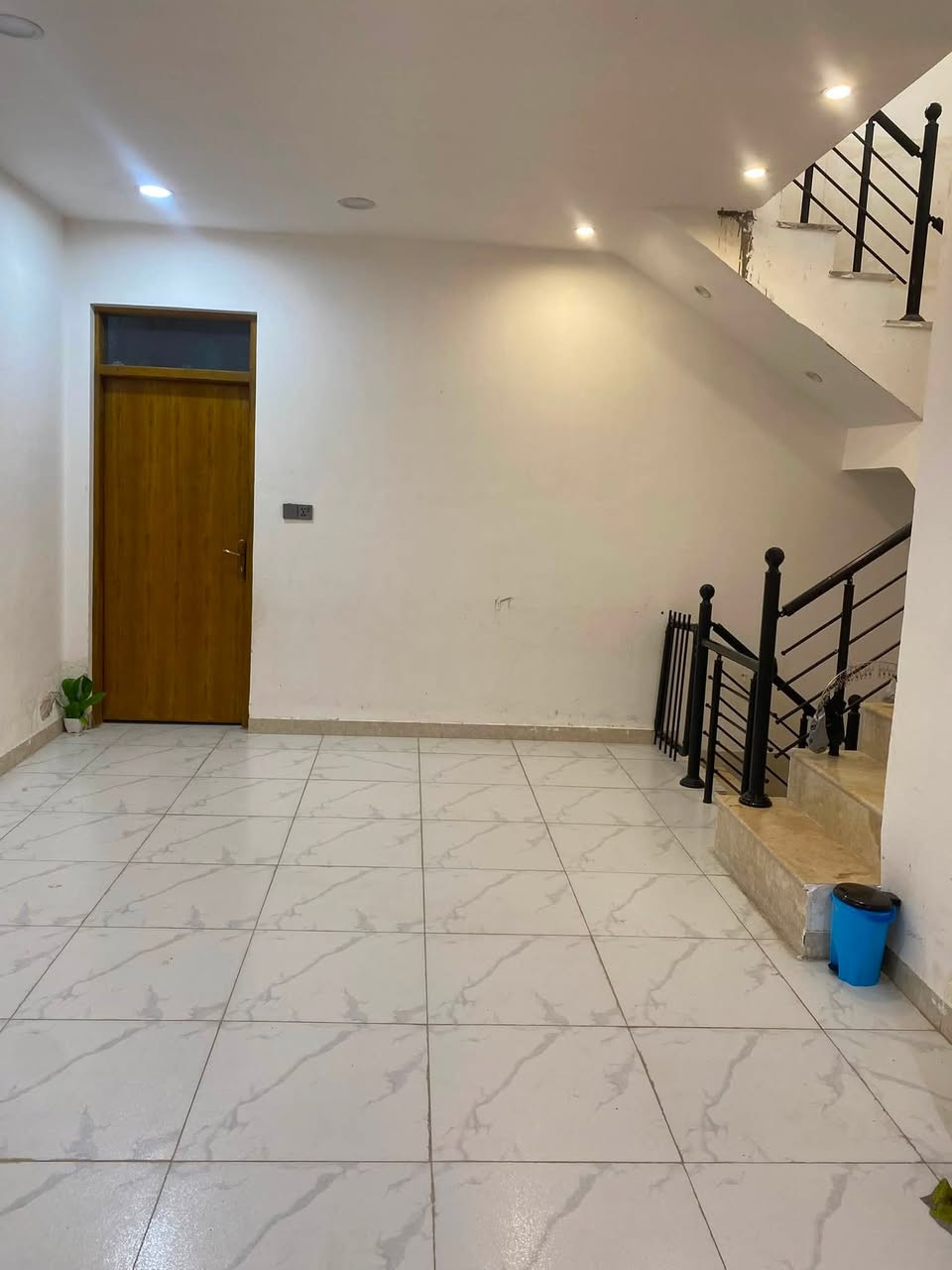 سلام عليكم
بيت با الصابيات
١٢٥م
مقابيل خدمات وشارع عشرين
البيت طابقين
بناء جديد 
يحتوي على ستقبال مفتوح على الحولي
مطبخ حار بارد
حمامات توليت٣
الطابق الثاني 
غرفتين حولي 
بيتونه سطحين
الاستفسار ***********
بي واتساب

