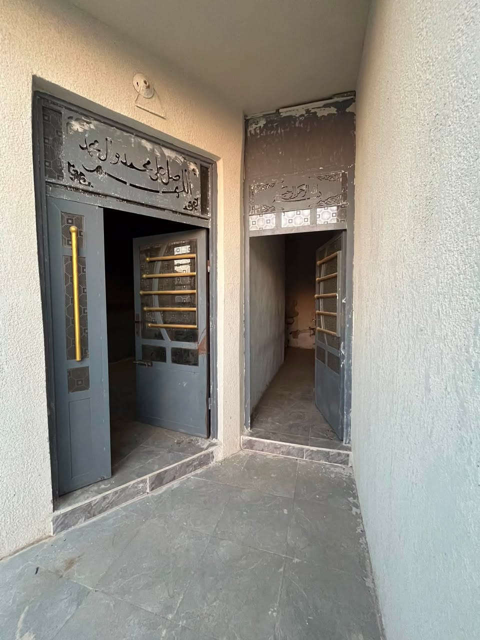 🌟 عِرض عقاري جديد ومميز من مكتبنا:

​🏡 النوع: دار ملك صرف  (للبيع)
📍 الموقع: في حي السجناء (قرب شارع مدخل 1)
📐 المساحة: 100 مربع بالسند بواجهة 5 امتار و نزال10 امتار
🔴 الخدمات: تتوفر ماء إسالة و كهرباء و مجاري و قريباً تبليط
🔴 محتويات البيت : غرفة نوم واحدة و صالة و مطبخ و استقبال و منور و صحيات 

​💰 السعر: 47 مليون دينار و السعر قابل للتفاوض
​📞 للاستفسار والتواصل أو لمعاينة العقار، يسعدنا استقبالكم في:
🏢 مكتب الرحمة | الكائن على شارع السيد محمد (ع)
📱 أو الاتصال مباشرة على الأرقام التالية:
​وسام أبو علي: ***********
​علي: ***********
​أهلاً وسهلاً بالجميع 🤝
