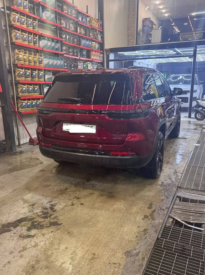 السلام عليكم ورحمة الله

للبيع Jeep Grand Cherokee 2025 Limited Plus 🇺🇸
🔹 الموديل: 2025
🔹 الفئة: Limited Plus
🔹 المحرك: V6
الموصفات
1-مقاعد جلد امامية تبريد وتدفئة 
خلفية تدفئة مع خزن وضعيات المقعد 
2- خمس كامرات محيطية 
3- شاشة كبيرة
4- رادارات وحساسات امامي خلفي جانبي
5-ويل قياس 20 انج
6- سلايد روف بانوراما على طول السيارة
7- شاحن وايرليس 
8 ممشى السيارة 19 الف ونص 
9 - السيارة مغلفة بالكامل ppf مع ضمان 8 سنوات
10 - الحادث فقط الدعامية الخلفية وصندق على كد اصباعة كارت 
11- السيارة معربة بالكامل بالاضافة الى خرائط العراق والمري قلاب عند الرجوع والتعرف على الاشخاص كذالك 
وتشغيل البلاجكتور تلقائيا مع الكامرة عند الاستادرة
 
السعر خابر وتدلل 

📍 الموقع: بغداد الكرخ - الجهاد:
📞 للتواصل: [***********
