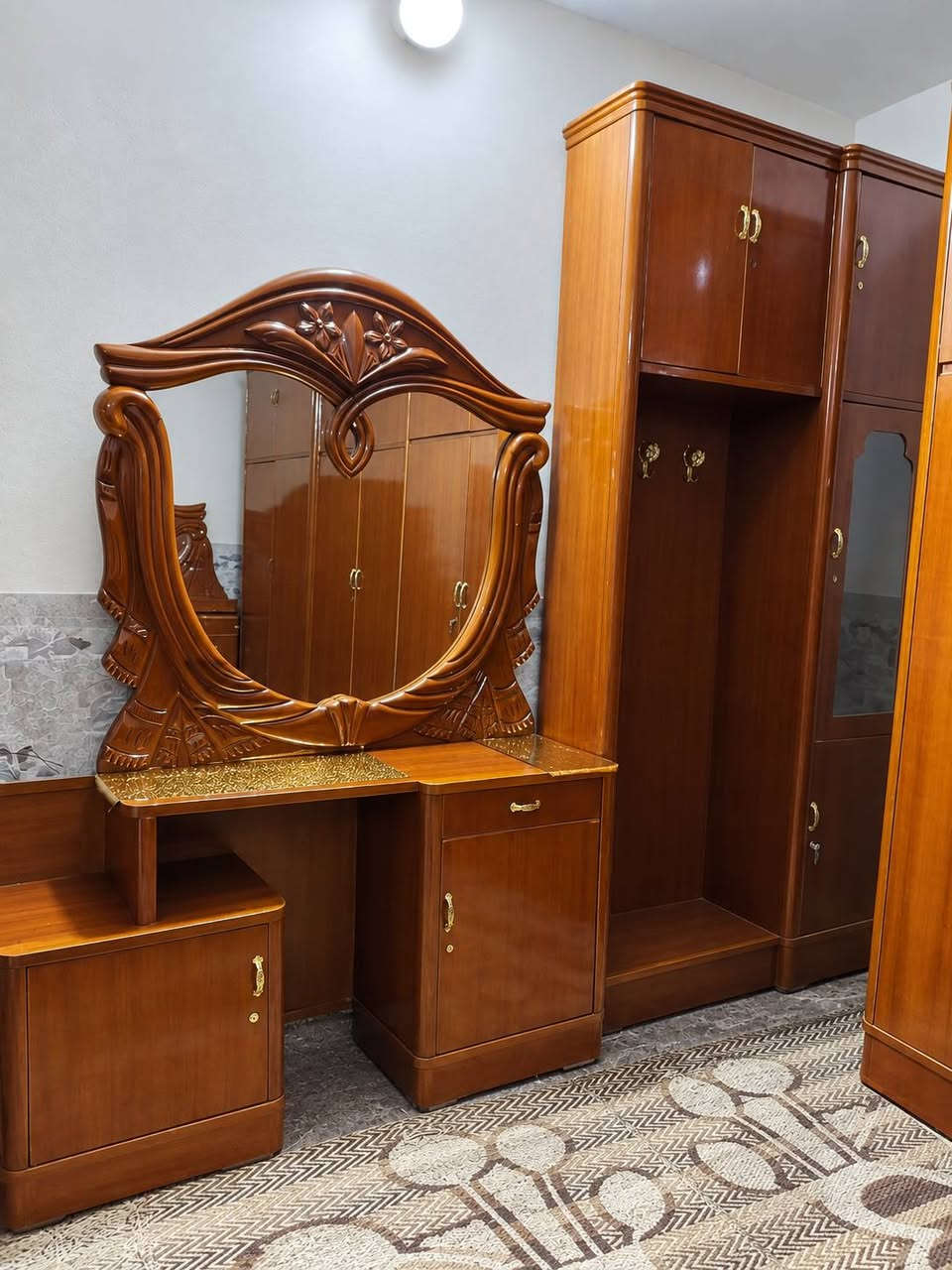 غرفه صاج تسكام درجه اولئ 6ابواب طابقين ماعايزه شي السعر 700مكان كوفه ***********
