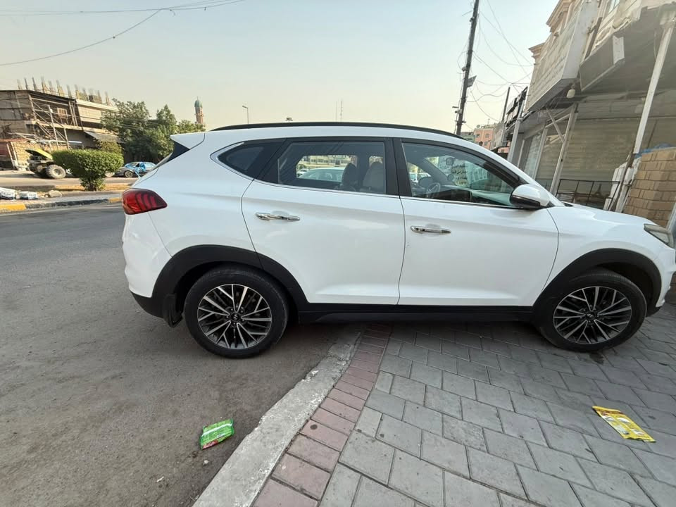 توسان 2019 للبيع قطعه صبغ فقط وباب بي شويه اكحيل باقي مكفوله بسمي حولت رقم وسنويه جديده من زيرو عندي سياره 
موصفات للاخير جلد بصمه بنورما كرسي كهرباء خليجي معروف ومكينه دوش 2000 مرغوب سياره خير من الله 
***********

