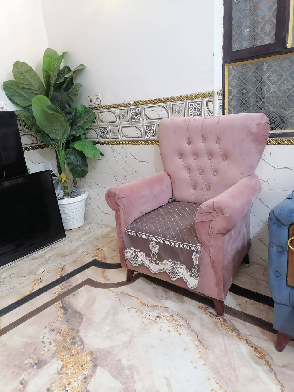 غراض بيت للبيع الشراي يتصل ***********
*********** مكاني كربلاء
