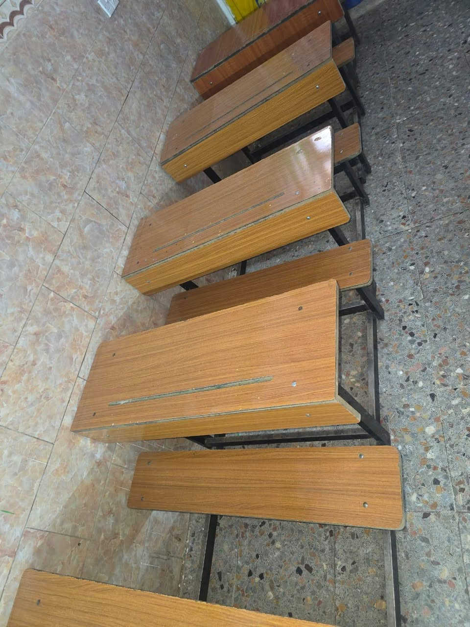 من رخصة الادمن
#توجد رحلات مدرسية للبيع نظيفه جدا ( عشر رحلات) 
حجم كبير سعر الرحلة 20 عشرون الف دينار 
#للتواصل على رقم الهاتف ((***********))
