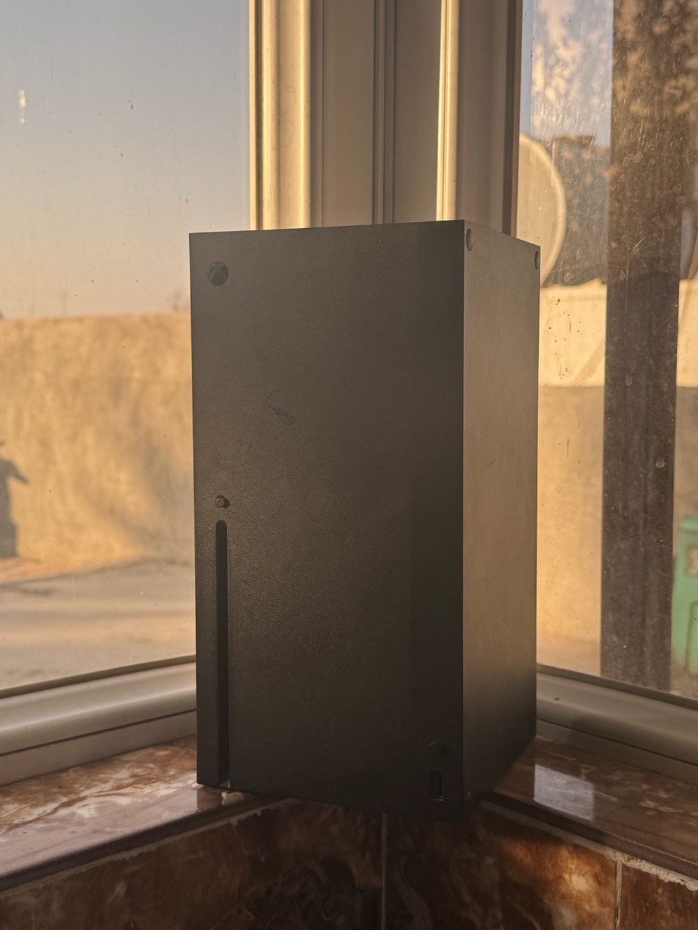 السلام عليكم ورحمة الله وبركاته
Xbox Series X (1TB) - إصدار 2022 🎮
 المشتملات: كامل أغراض الشركة مع الكارتون الأصلي بدون أي نقص.
 الحالة: الجهاز مفتوح (تم تغيير مدخل الـ HDMI)، وزر التشغيل (Power) يحتاج إلى ضغطة خفيفة ليعمل.
 الألعاب: مرفق مجموعة من الألعاب المثبتة داخلياً.
📦 التوصيل متوفر.
📌 ملاحظة: عند الحجز، يتم أخذ عربون لضمان الجدية.
للجادين: يرجى مراسلتي على الخاص أو ترك تعليق.
واتصاپ/ ***********