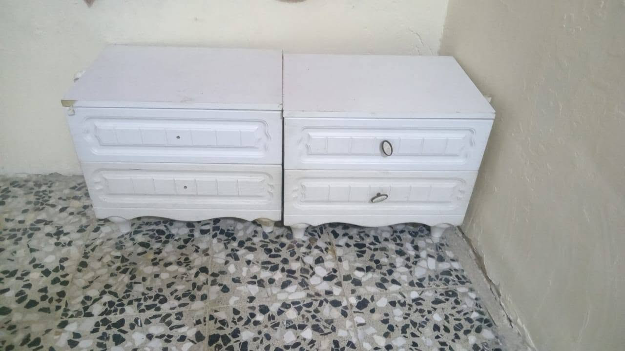 سلام عليكم غرفه نوم بيها خدوش ويدات نقص نص عمر سعرها 300 وبيها مجال /  مكيف مشتغل موسم واحد بعده جديد  سعره 300  وعندي بعد كيزر وبلازمه وثلاجه الي يريدهن مراسله خاص مكاني الامين النفط قرب المركز ***********
