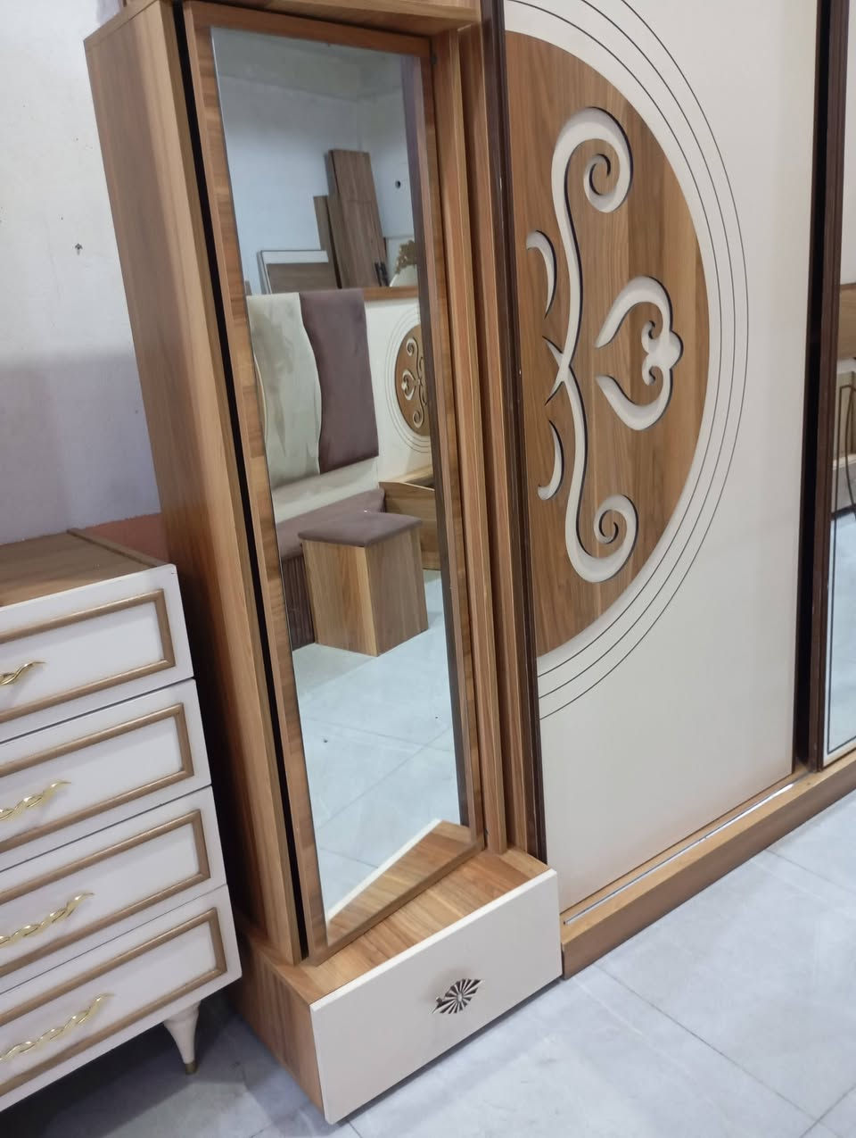 غرف نوم تركي 10كنتور مع غرف نظيفة فول .شد ونقل مجاني للطلب على الخاص والرقم8 0772205247
معرض هيثم شامل
