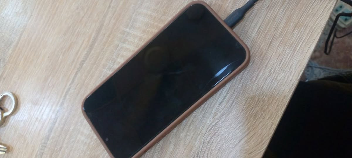 سلام عليكم 13pro max 
ذاكره 256 
مفطوره شاشه وضهر شاشه بلاد  كسر موجود بصوره 
بطاريه مستبدله 100 فقط والفيس ايدي مرات يشتغل مرات لا بسبب الوكعه شديتله لزكه مضلل ضاع الكسر +كفر سعر 495 وبي مجال مكاني نجف كوفه *********** 
واتساب ***********
