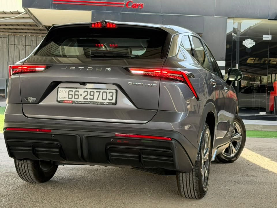 JETOUR DASHING 2026
عداد km 2000 فقط لم يستعمل بعد بحالة الوكالة حرفياً بدون اي مشاكل او حوادث
وارد و كفالة الوكيل هارلم للوكالات التجارية
اللون: فيراني
أبرز المواصفات والتجهيزات:
• تصميم خارجي رياضي وعصري
• شاشة عدادات رقمية
• شاشة ترفيه ذكية
• شحن لاسلكي سريع 40W
• نظام صوت ب 8 سماعات
• كاميرات
• أنظمة مساعدة للقيادة
• فرملة طوارئ أوتوماتيكية AEB
• تحذير مغادرة المسار
• تنبيه التصادم الجانبي الخلفي
• حساسات ركن
• مقصورة داخلية عصرية وفاخرة

• أنظمة سلامة متطورة
• راحة ومساحة ممتازة للعائلة والاستخدام
اليومي
اللون الفيراني يعطي السيارة حضور مميز وفخم على أرض الواقع.
موديل 2026 - شكل جديد، مواصفات
قوية، وحضور مختلف
للاستفسار: 0795847878
