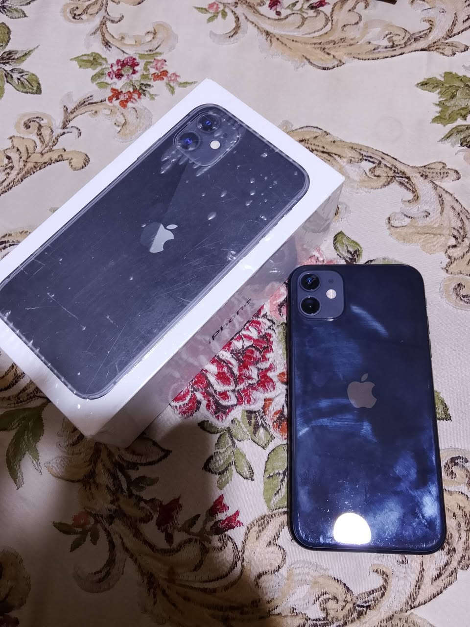 ايفون 11 • ١٢٨ • عاطل