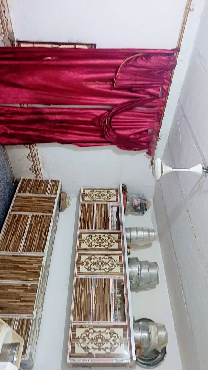 ألسلام عليكم دار للبيع تجاوز مساحه البيت 300 غير معوض البيت بل كامل اعكاده وسرميك المكان ميسان حي الزهراء خلف علوت  الرمل الستفسار التصل عل هاذ الرقم***********او مرسله الحساب
