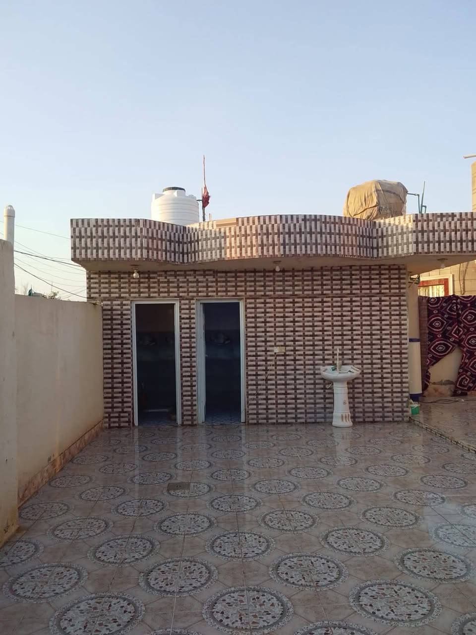 بيت للبيع حي المنتظر قرب جسر حجي طالب فرع المولد مساحة ٦٠٠
غرف النوم عدد ٢ 

مطبخ عدد ٢  

صالة+ ديوانية 

صحيات خارجية 

حديقة+ كراج الاستفسار ***********@
