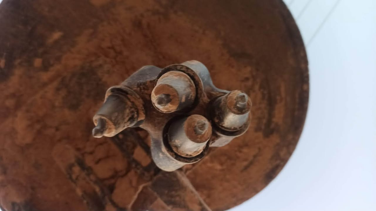 برينة للبيع مأطور هيتاشي ٨٦مع براين عدد اثنين***********
