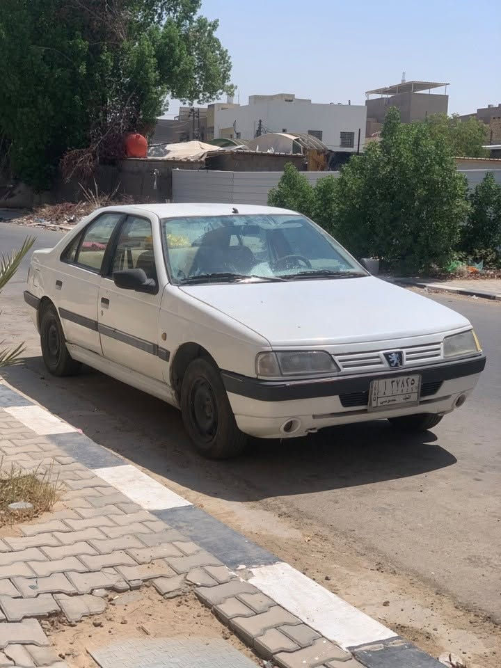 بيجو 405. موديل2010  السعر 33 ورقة رقم نجف باسمي تحويل ثاني يوم محرك نص عمر مال روحة و رجعة للبيت تبريد شغال ممتاز تايرات باتري جديد الشراي *********** اتصال فقط السيارة موجودة بالنجف الاشرف
