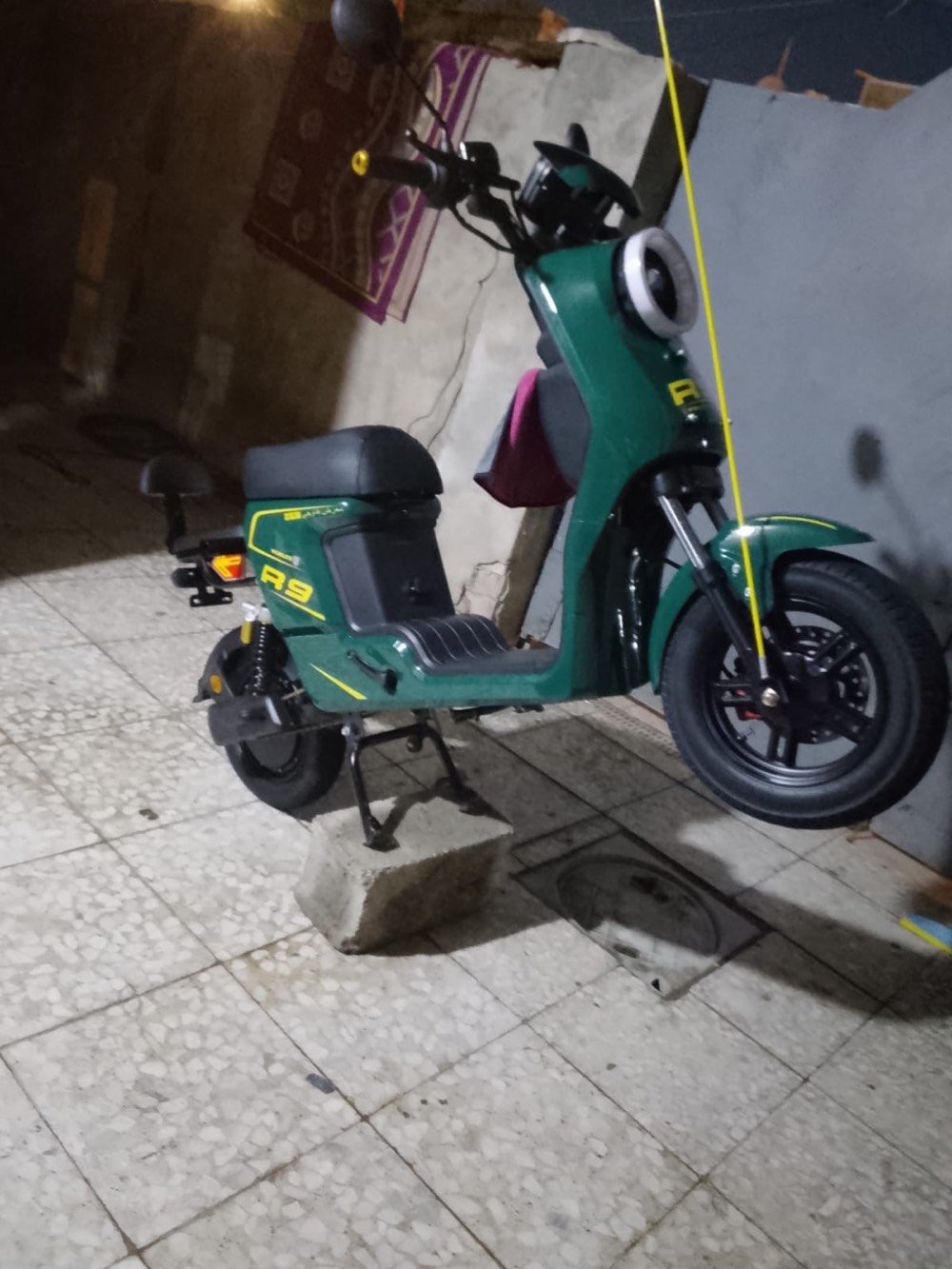 دراجه شحن R9 موديل 2026 دراجه خير من الله مواصفات حلوه بعدهي جديده استعمال قليل 
‏١= بصمه وكارتين وسويجين 
٢= ملف ١٠٠٠w
3 = ٥ بطاريات 
٤= سرعه ١٠٩ 
العنوان بغداد الحسينية مال راشديه 
السعر ٦٠٠ وبيها مجال للطيبين