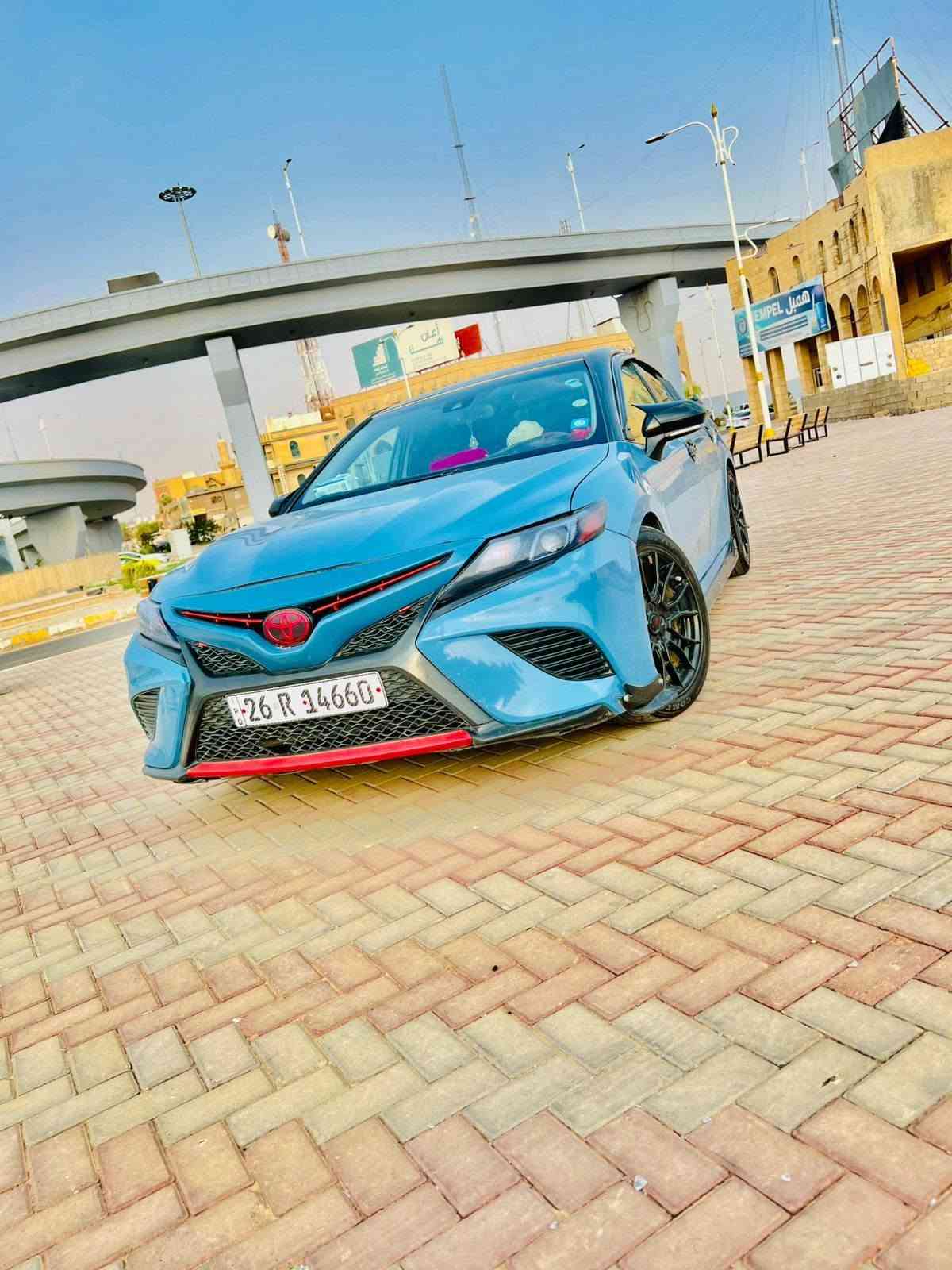 6 سلندر تي ار دي
كشنات جلد (TRD) سبورت 

المواصفات السياره 

حساس خلفي ونقط عمياء.

تنبيه الخروج عن المسار .

تحذير تصادم.

وضعيات قيادة.

شفتات ستيرن.

وشاشه وكامره.

دخول ذكي وبصمه.

كشنات مختمةtrd.

ويل 19 مختم ايضا(TRD).

مكينه 3500  v6.

كزوز رياضي من تيوتا مختمtrd.

رقم سيارة (صلاح الدين) 

رقم الهاتف ***********
ملاحضه مراوس هم يرهم ب مديل ١٨ وفوك 
ب كامري بس
