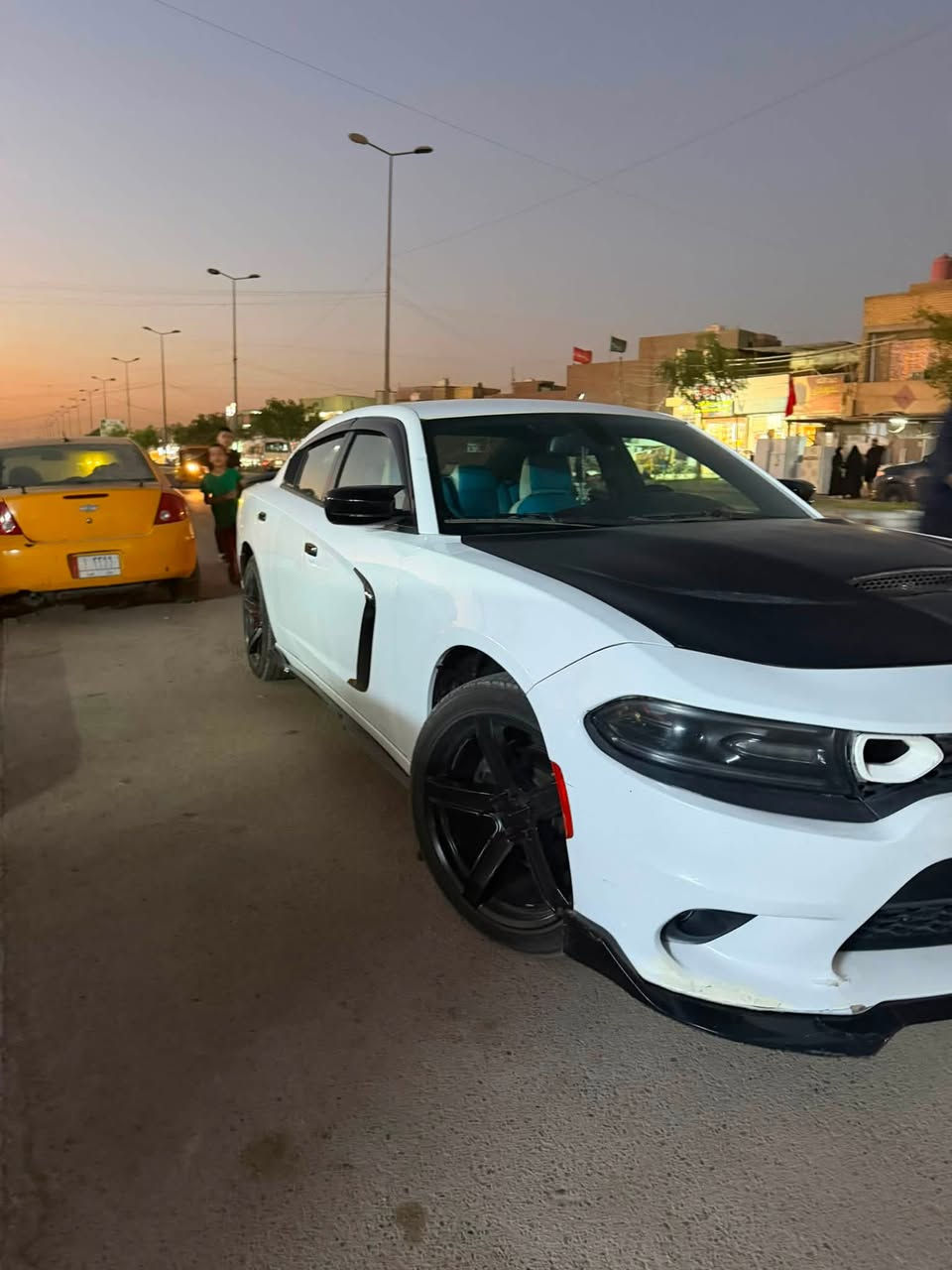 السلام عليكم جارجر 2015 SXT
محدثه بل كامل SRT
رقم بغداد حادث حلو صبغ قطعتين فقط جاملغ امامي وباب خلف السائق فقط بدون لا لغود ولا شواصي 
رقم بغداد
عليها اكزوز ريمونت يم علي علي الوادي
ماشيه 80ميل
مثبت سرعه 
سيتيرن تحكم جهتين
تشغيل عن بعد
*********** متوفر واتس وعل رصيد

