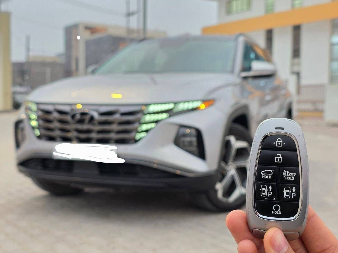 توسان مديل 2023 فول مواصفات وارد امريكي ضربتها جاملغ ودعاميه وبنيد بي بارد والباقي كفااله جاهزه من كلشي تبريد مكينه حداديه سياره جاهزه على اخر حبايه للاستفسار على هذا الرقم ***********
