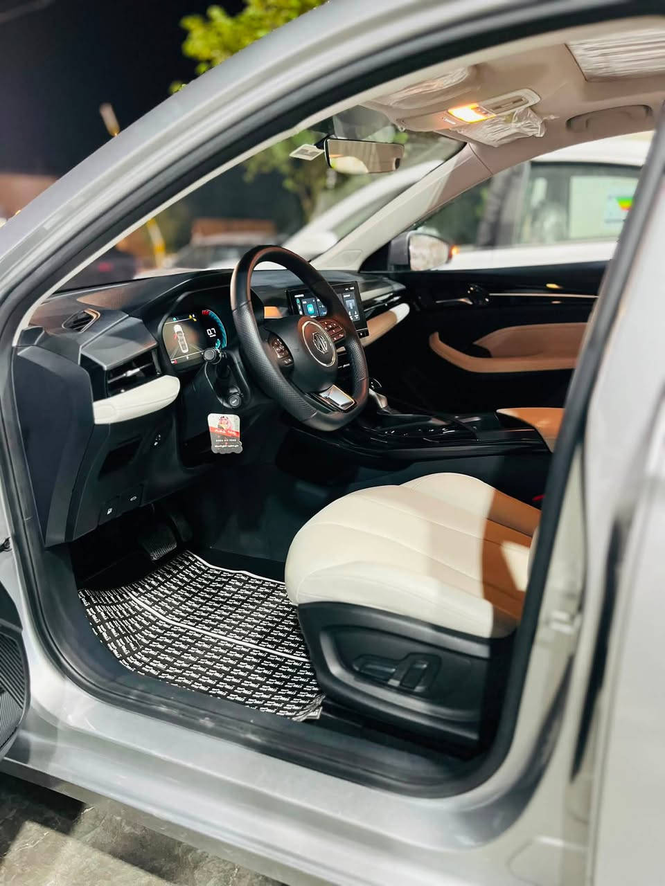 🚗 السلام علكيم للبيع او المراوس حسب القناعه
mg 5 motor ضمان صيانه تبديلات الدهن مجاني بانزين 
رقم السيارة بغداد 
  🛣️  المسافة المقطوعة      - 4000   الف كلم فقط 
------------------------------------------------------------ 
✅ المواصفات:   
✅ الموديل: 2025
✅ الحالة: كفاله عامه من كلشي سياره بحالة الزيرو 
🔹 قطعتين تبريد
🔷وضعيات القياده Dirve mod 
🔷 هند بريك بصمه
🔷 فتحه سقف 
🔷 داخل جلد لون ابيض 
🔷 داخل خمس كامرات 
🔷 شاشه وسطيه تدعم car play
🔷 مثبت سرعه
🔷 كراسي كهرباء 2
🔷جامه سايق AUTO 
🔷كراسي تدفئه
🔷 باقي المواصفات معروفة 
ملاحضة / السيارة اعلى مواصفات MG فول الفوول 5 كامرات 
📍 السيارة متوفرة في بغداد  
📞 للأستفسار الاتصال ***********
