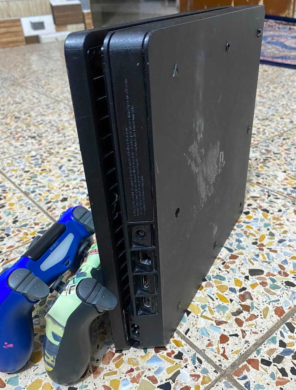 PS4 slim
500GB
نظام 11.50 تهكير حاله حال التسعة بالاستقرار كله شغال 
الجهاز مفتوح للتنظيف ..
وكفره الفوك الكبسة مالته ممرودة فميكبس كلش تحسه هيج ينملص بسرعه ممأثر بس لازم اوضح
ملحقاته اثنين جوستك 
واير كهرباء اج دي 
العابه 
Pes21
Pes2007
Gta5
Crash
Resentevel4
Spaederman
وبعد لعبة 
بغداد/ الكمالية 
للتواصل ***********
السعر ٢٨٠ نهايته
