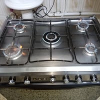 طباخ ٥ عيون مصري نيوفرسل نضيف جدآ كله يشتغل الفرن فوك وجوه شغال نقص بس...