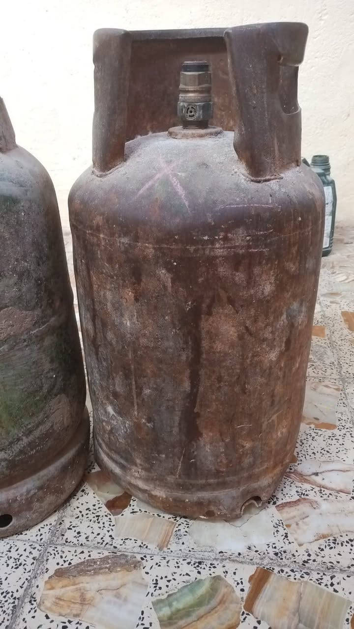السلام عليكم اخوتي قناني غاز 2متروسات 70 الوحده فارغات 65 اليريده يراسلني واتساب او يتصل *********** بابل الدبله
