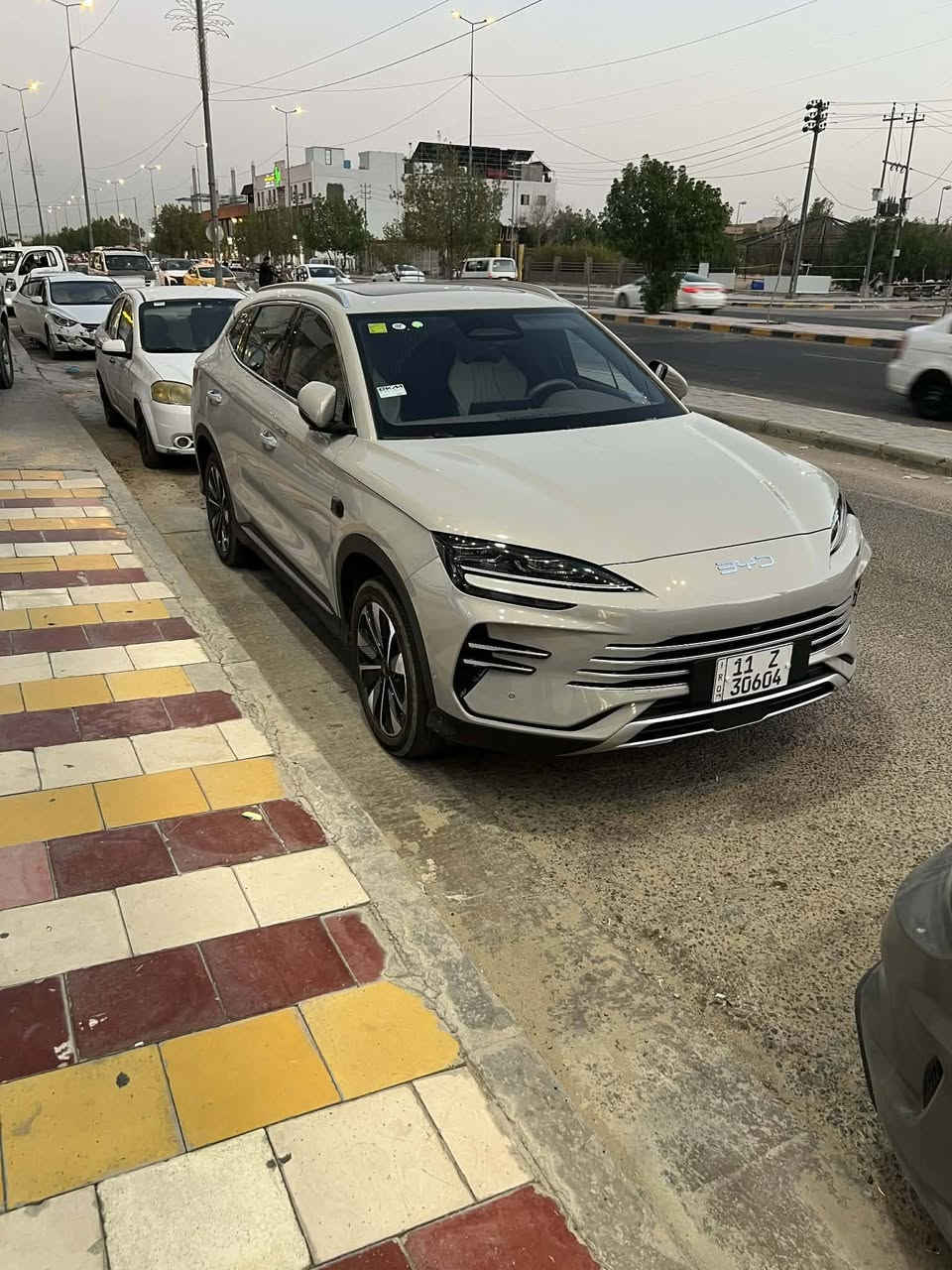 سلام عليكم
بي واي دي سونك بلاس لون سمنتي فول مواصفات 
مكاني النجف الاشرف 
السعر32مليون وبيها مجال
***********
***********
