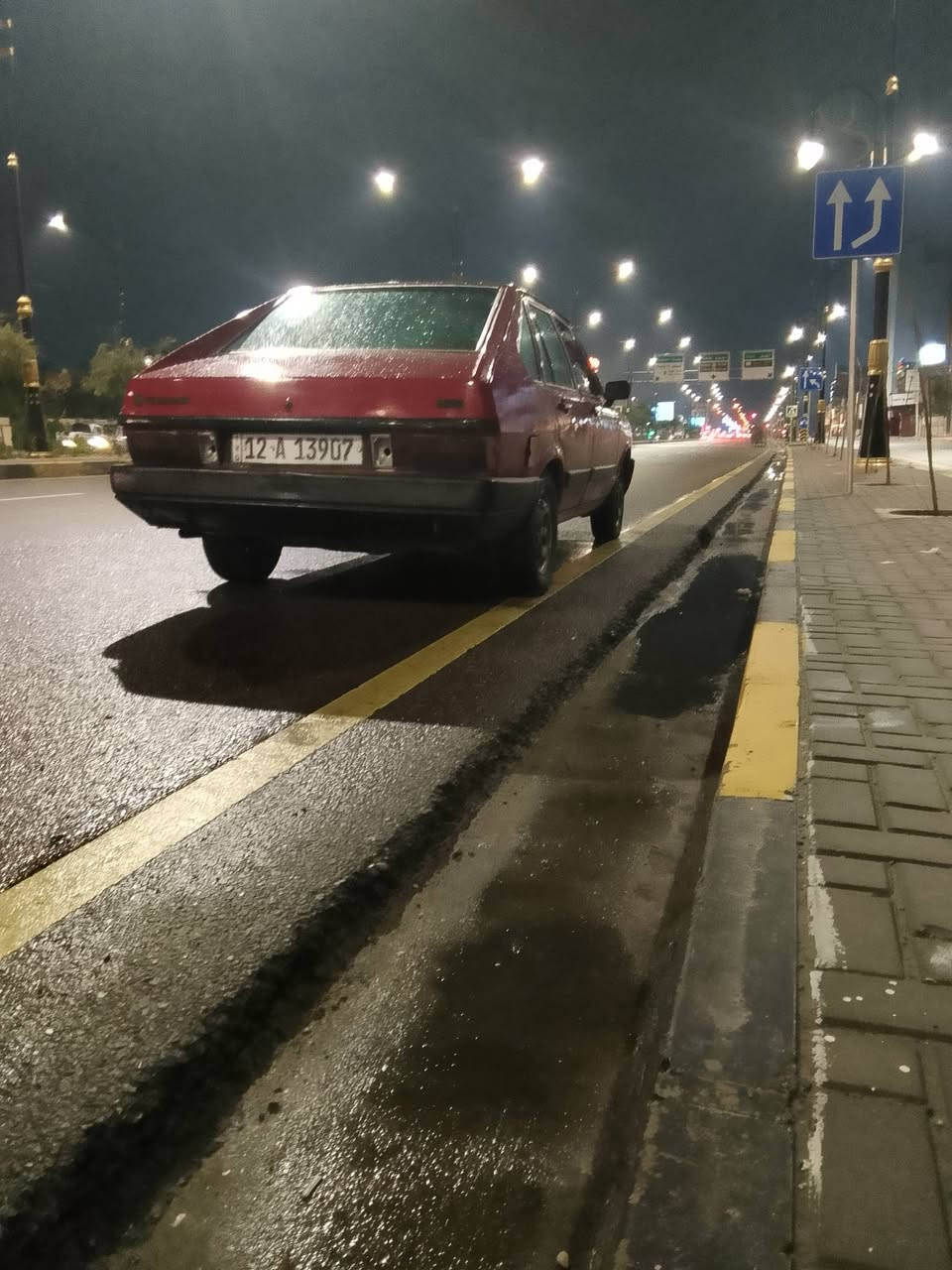 السلام عليكم برازيلي موديل ٨٦ رقم انكليزي بسمي كوبون بانزين طخم تاير كهربايات اشاير  دواخل جديده سياره مصبوغه عام مكاني موصل حي الوحده شارع السبعاوي*********** كورك ***********
