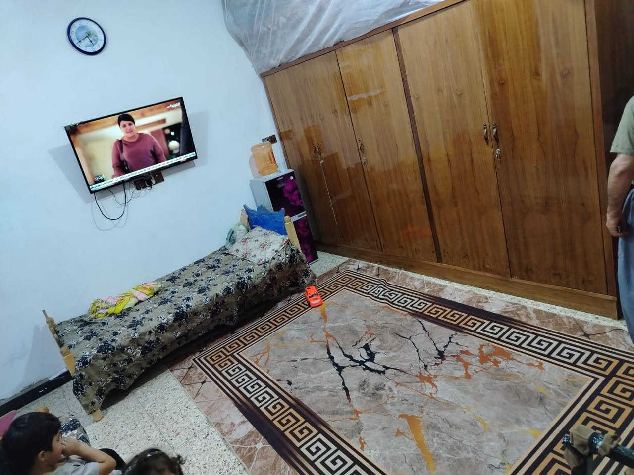 مشتمل للبيع منطقة الخاجيه قرب شارع اربعين وقريب على مدرسة النوافل مساحه ١٠٠م بناء سنة ٢٠٢٠  طابق ونص غرفتين وستقبال وهول ومطبخ وصحيات خارجيه وداخليه سعر وتفاصيل اتصل ***********
***********
