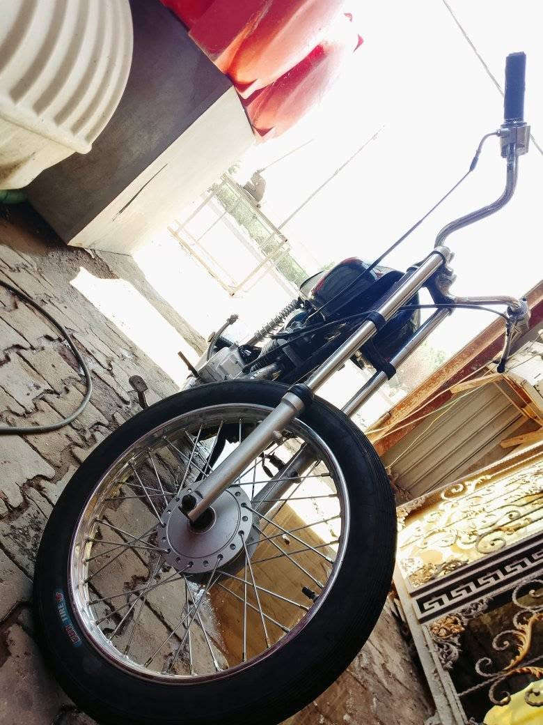 السلام عليكم دراجه للبيع نامه 4كير شلامجه مثل ما موضح بل صور نضافته دبلات خلفي وأمامي جدد كشن عقل بنزات جدد وياله  TFنجمه نيكل صالنصه نجمه رياضي عنواني بغداد فلكه حجي مهدي السعر 350  ***********

