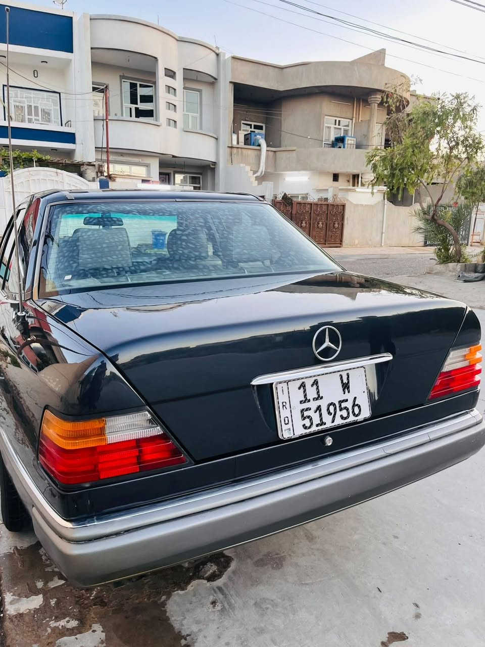 ***********
مارسدس دب  بيبي شبح  320 خراطيم  موديل 1994 رقم بغداد انكليزي جديد سنويه لحد 2031  
فول مواصفات 
سقف سلايت 
كشنات جلد 
كشنات كهرباء 
برده خلفيه كهرباء 
غرفتها نضيفه جدا 
فيت بم جديد حاويه
مابيها نقص
