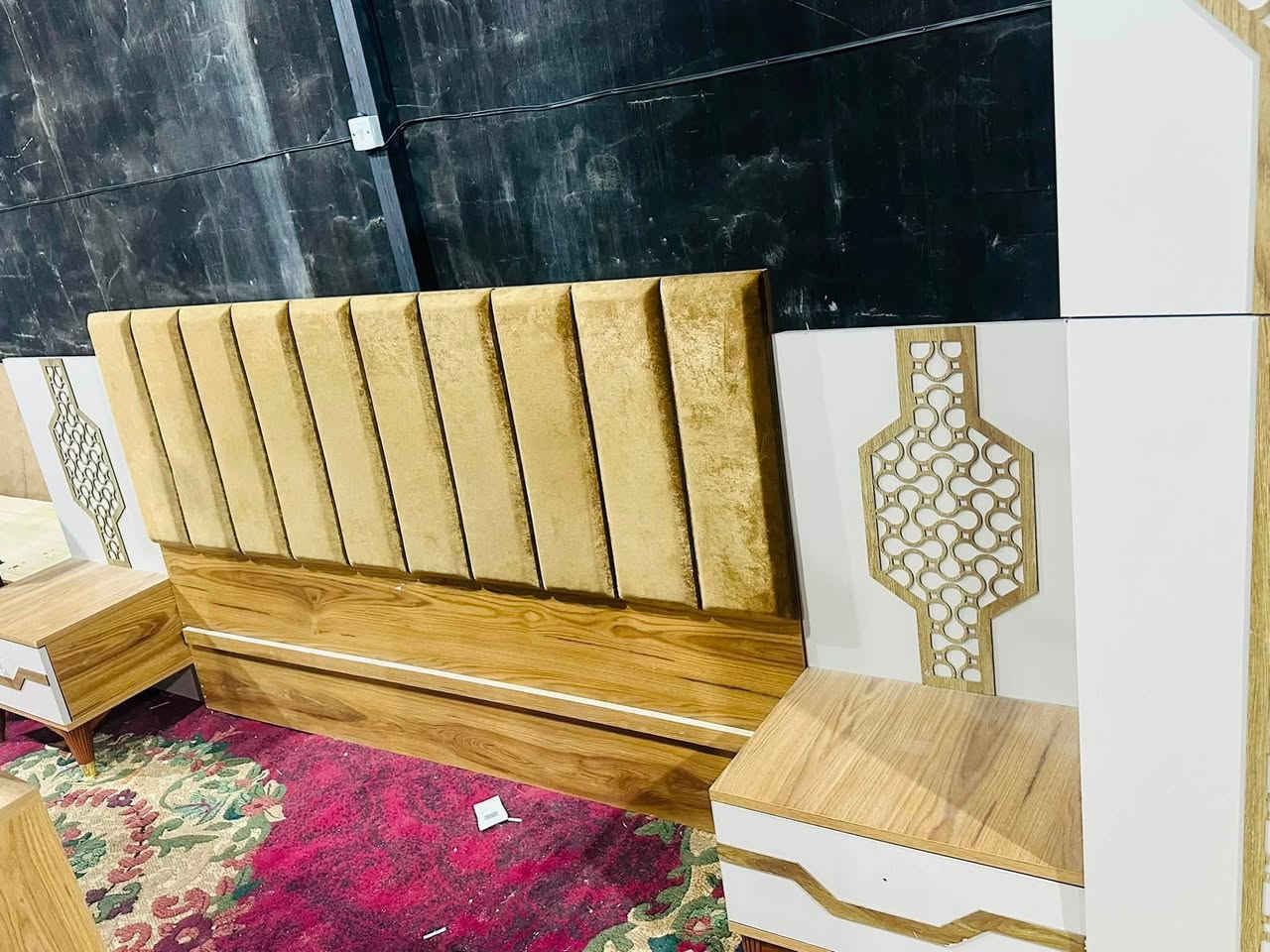 غرفه اخت جديده فول نضافه في مزاد بيروت العنوان كاطون الرازي ونشتري ونراوس جميع الاثاث
***********
