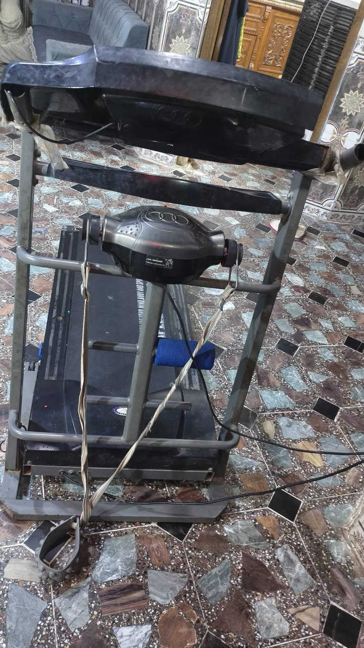 سلام عليكم جهاز رياضه  للبيع
سرعه مالته توصل 12
معه هزاز 
جهاز نضيف وشغال كدامكم بل فيديو 
السعر 300.الف و بي مجال 
العنوان بغداد معامل بستان رضا عويد قرب مدرسة رسل سلام للتواصل خاص مازنجر او واتساب رقم 
***********
