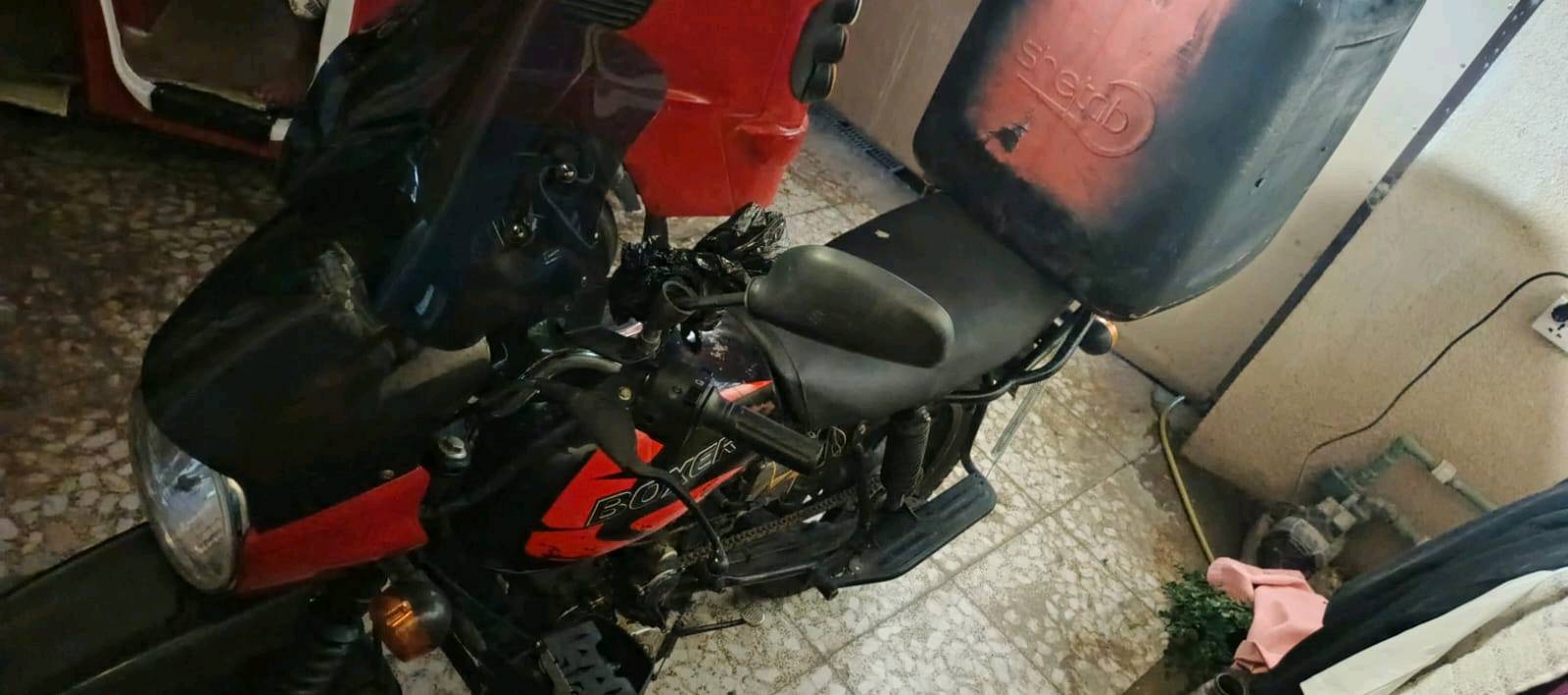 سلام عليكم دراجه بوكسر للبيع 750وبيه مجال بصيط متوازي علا بيعتهة *********** وتساب