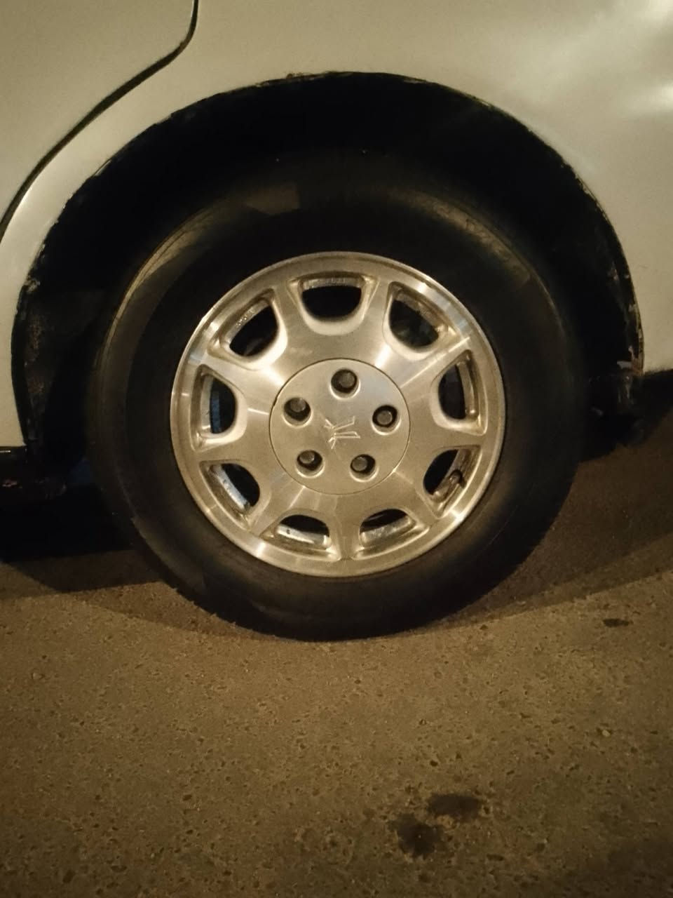 السلام عليكم كرستا 92سياره نضيفه مكينه وكير اثنين ونص حداده حديده كهربائيات كلهه شغاله  مضخم تخم تاير . سنويه 2027                *********** عنوان الزبير
