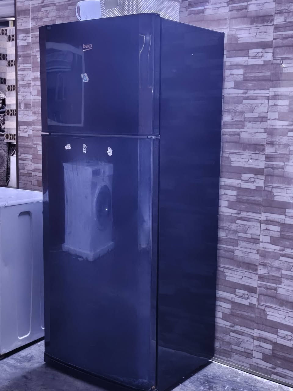 ثلاجه للبيع بدون عيب بس يحتاج غاز
نضيف فوول سعر 170 مجال قليل 
عنوان كركوك بنجاعلي 
*********** بس واتساب
