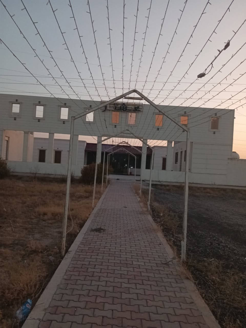 عماره لل ايجار مساحه واسعه جدآ قرب الاقسام الداخليه وقرب سيطره الاقواس // ***********
